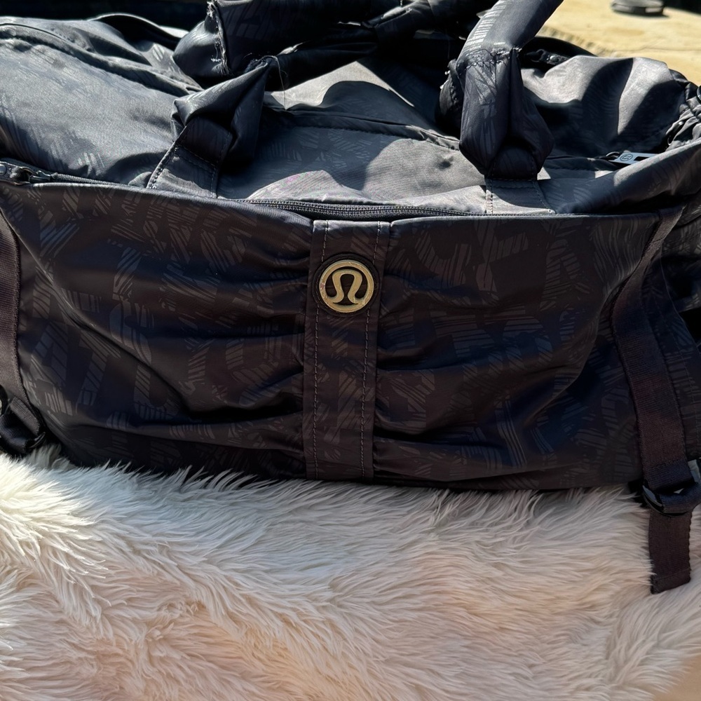 Lululemon Athletica Bon Voyage Bag with Manifesto Print